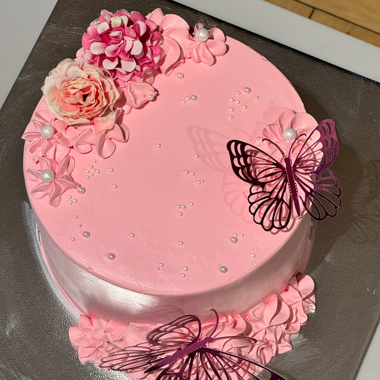 Custom birthday cake in Luton by PINGS Bakery