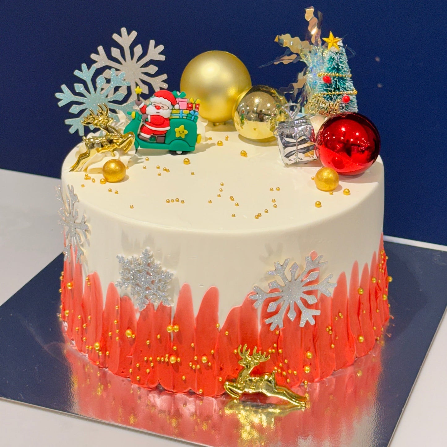 Custom birthday cake in Luton and Stevenage by PINGS Bakery