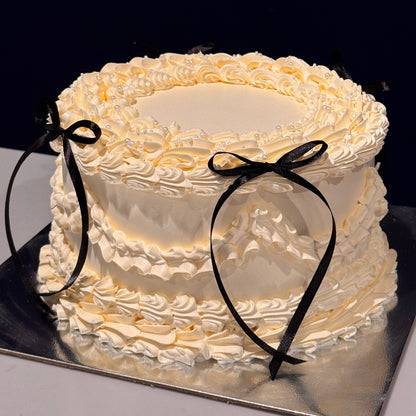 Custom birthday cake in Luton and Stevenage by PINGS Bakery