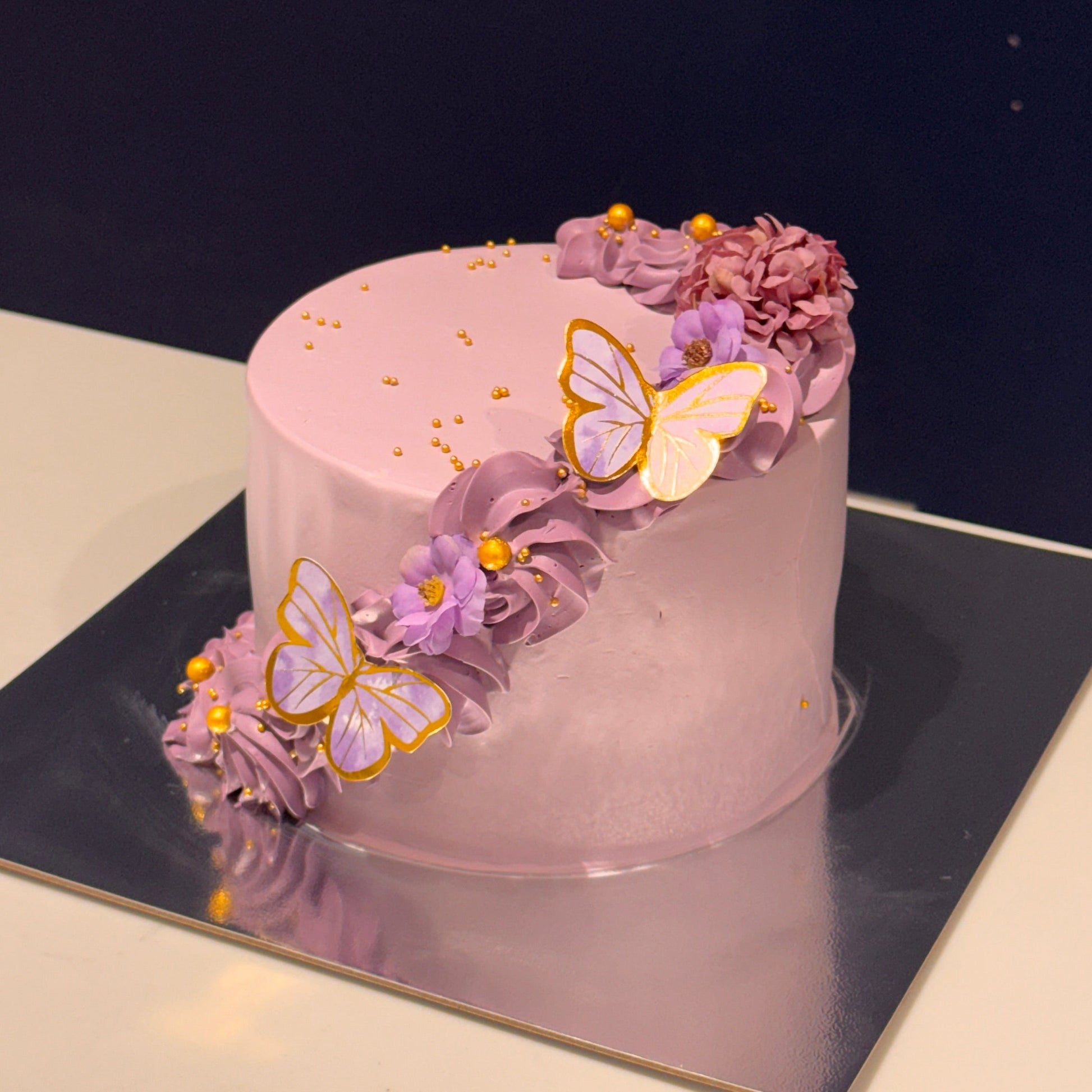 Custom birthday cake in Luton and Stevenage by PINGS Bakery