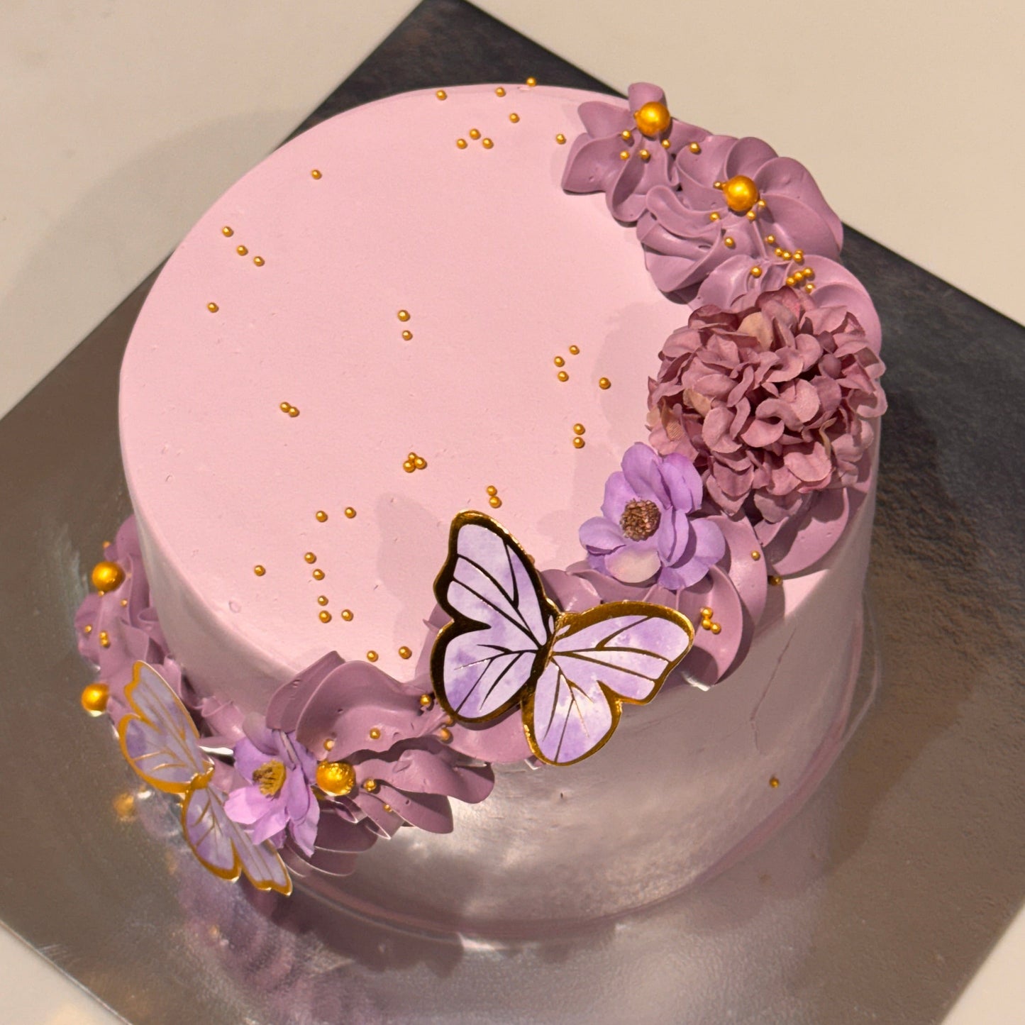 Custom birthday cake in Luton and Stevenage by PINGS Bakery