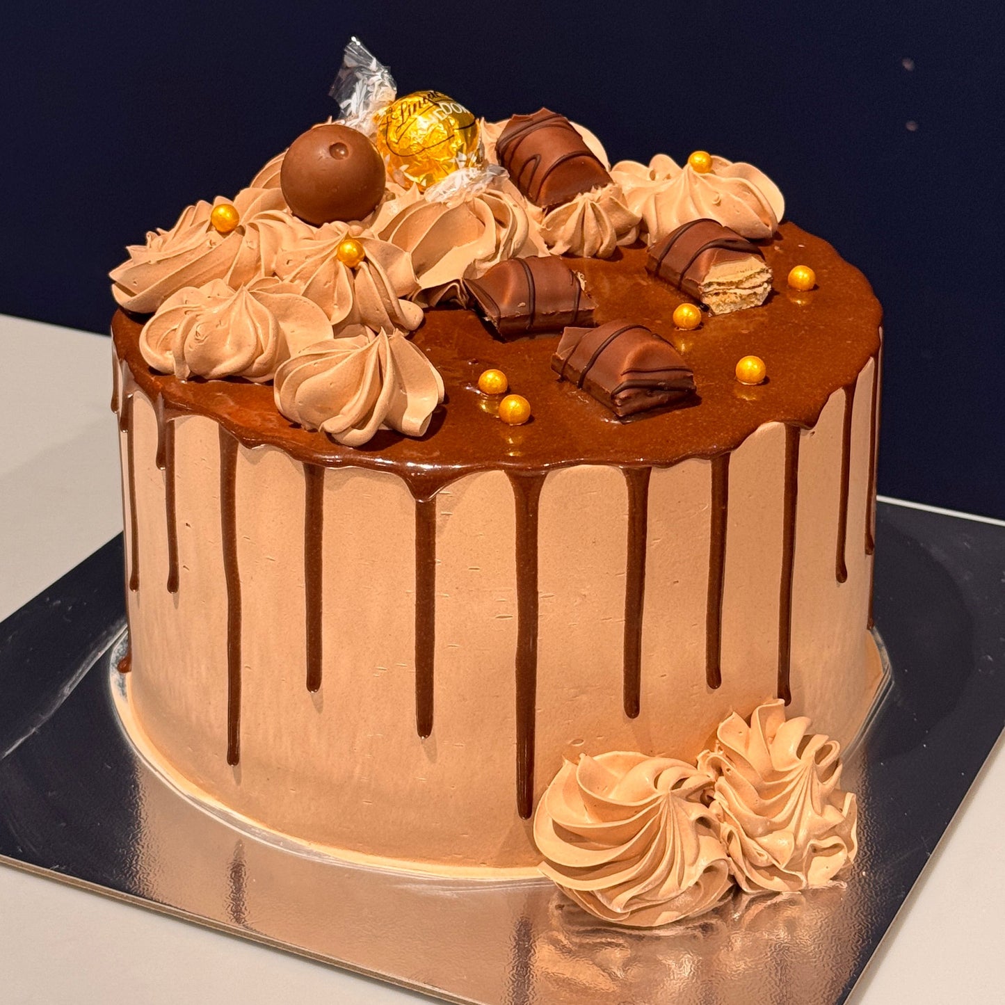 Custom birthday cake in Luton and Stevenage by PINGS Bakery